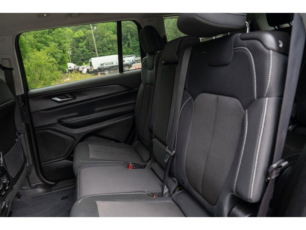 Vehicle image 16 of 43