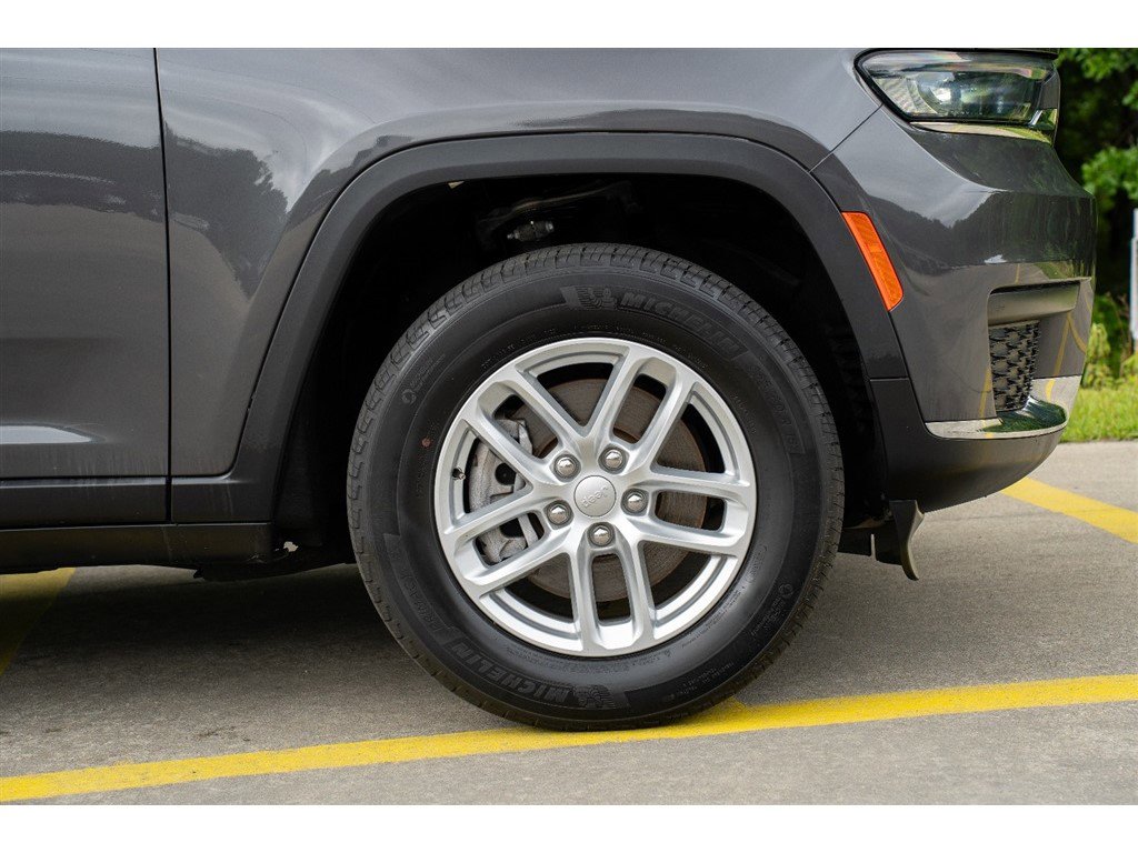 Vehicle image 8 of 43