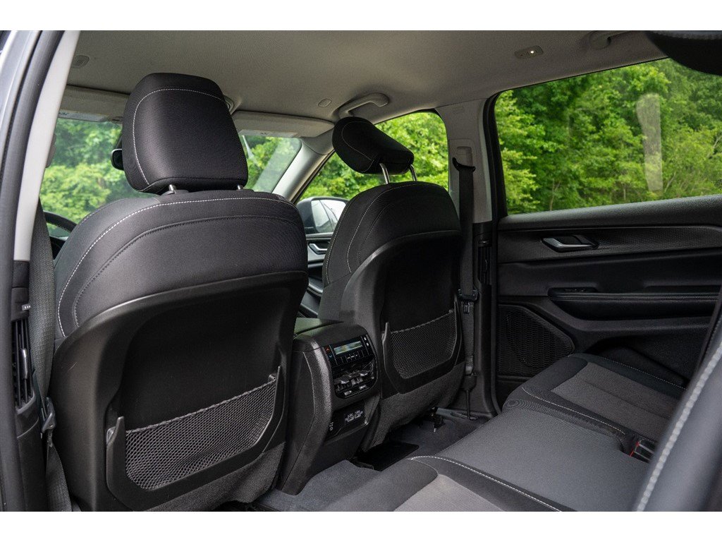 Vehicle image 18 of 43