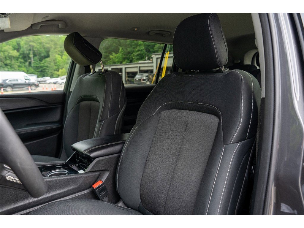 Vehicle image 28 of 43