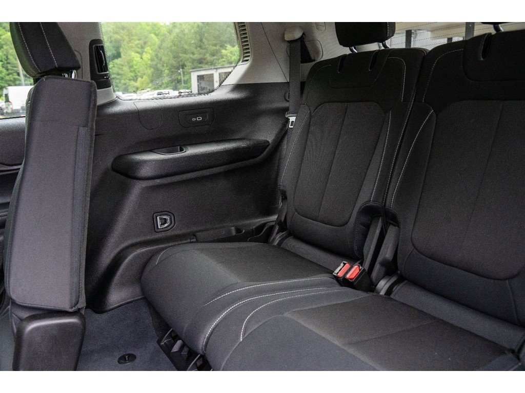 Vehicle image 21 of 43