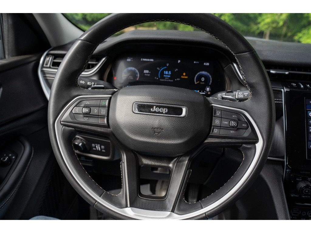 Vehicle image 33 of 43