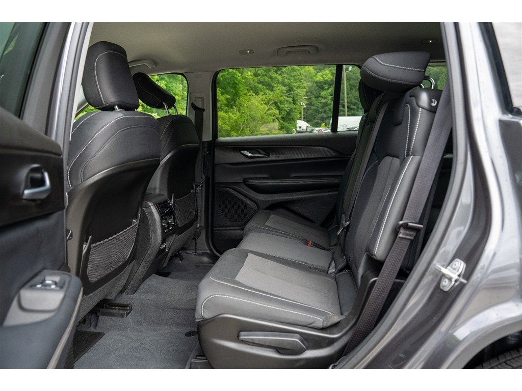 Vehicle image 15 of 43