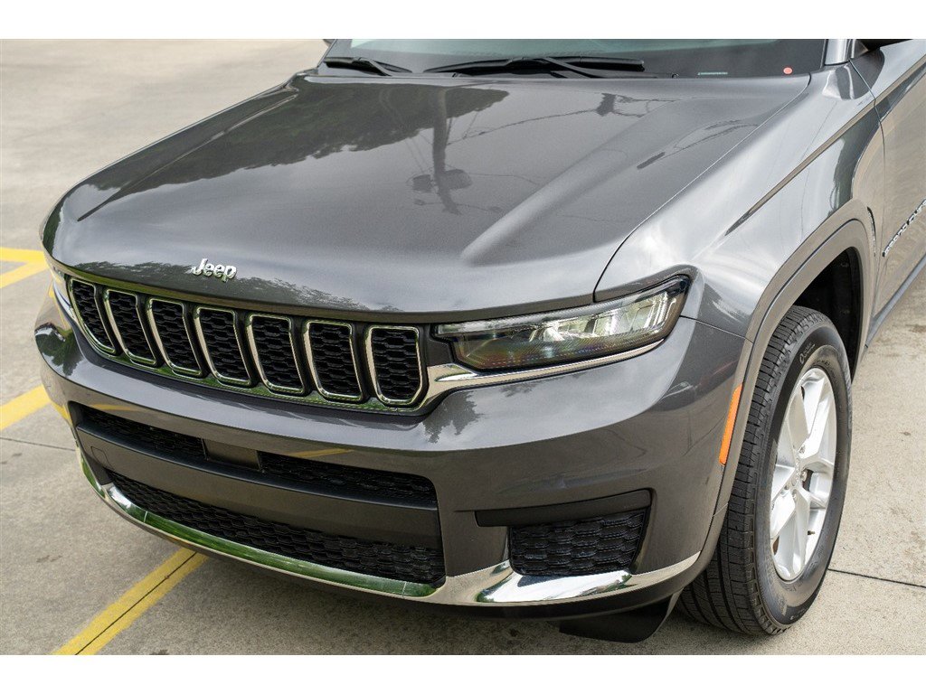 Vehicle image 10 of 43