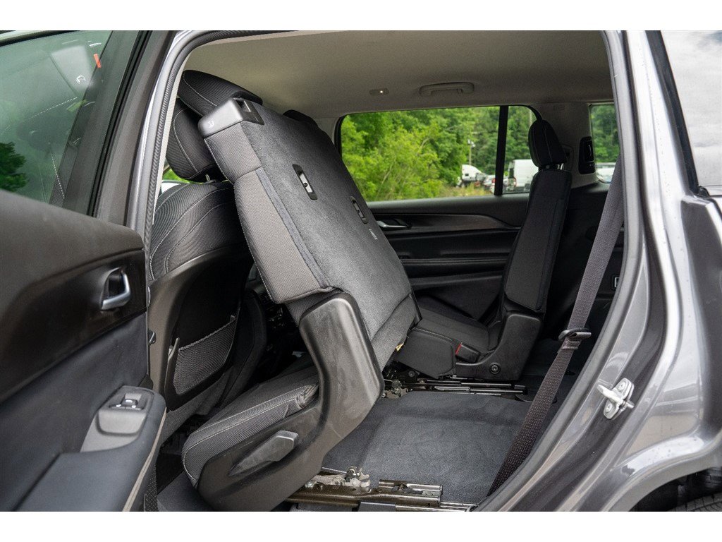 Vehicle image 19 of 43