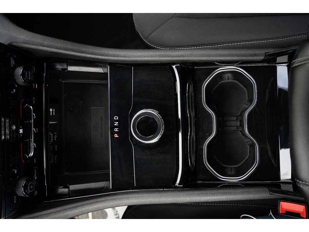 Vehicle image 37 of 43
