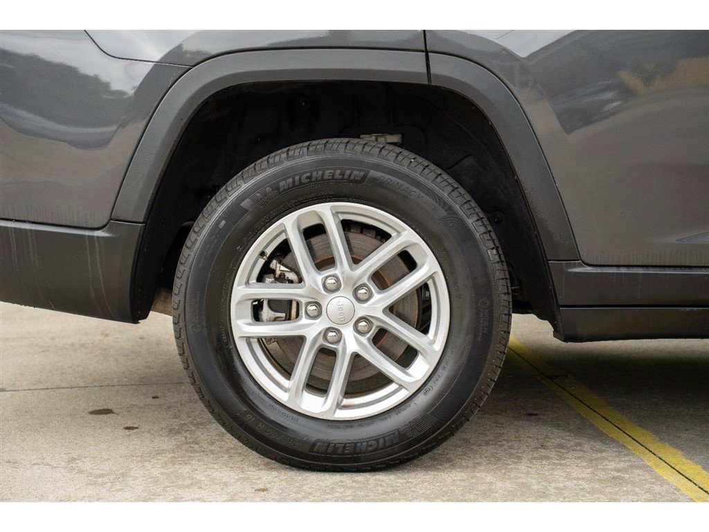 Vehicle image 7 of 43