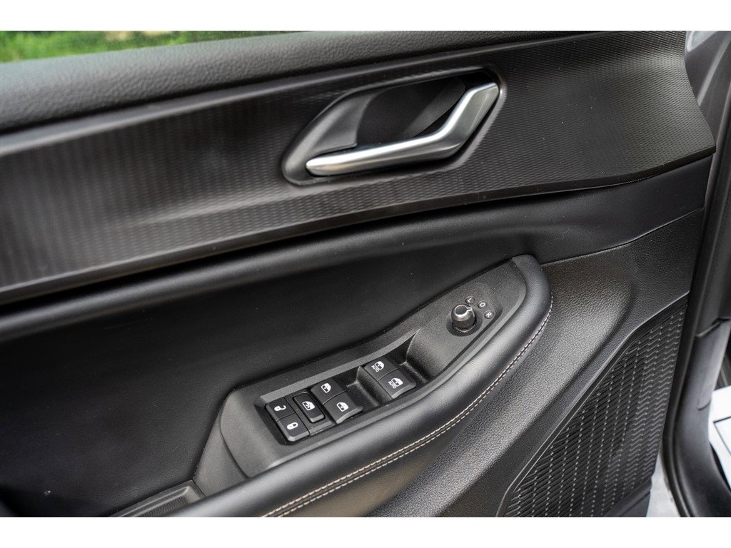 Vehicle image 26 of 43