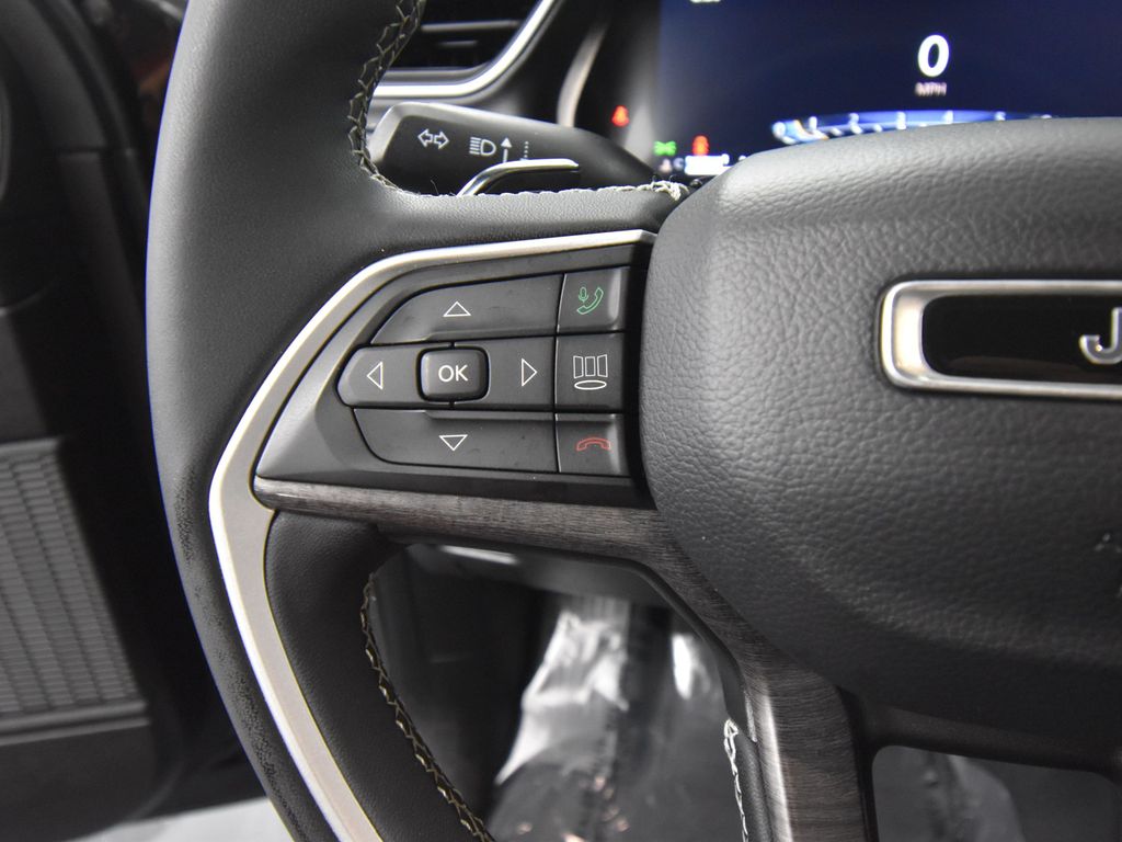 Vehicle image 38 of 66
