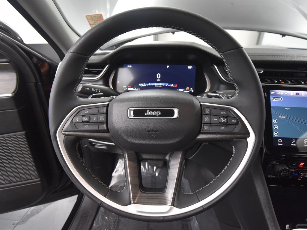 Vehicle image 37 of 66