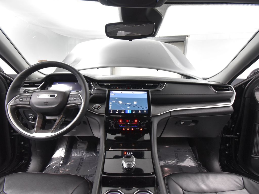 Vehicle image 32 of 66