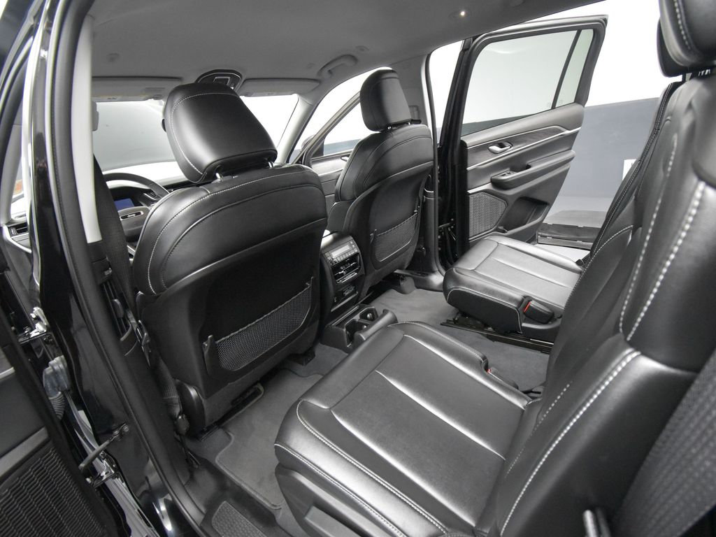 Vehicle image 27 of 66