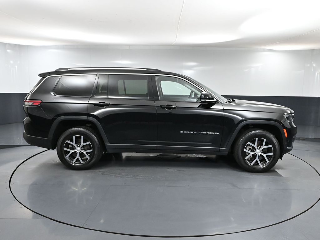 Vehicle image 7 of 66