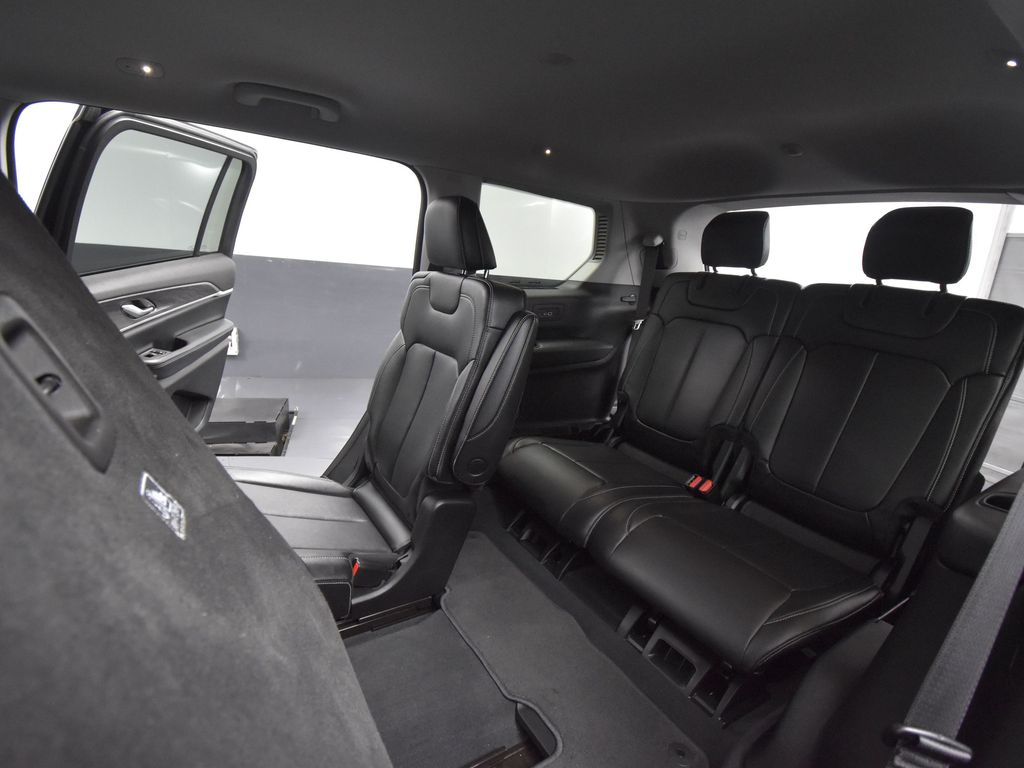 Vehicle image 29 of 66
