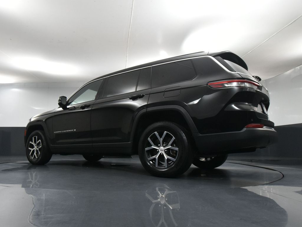 Vehicle image 14 of 66