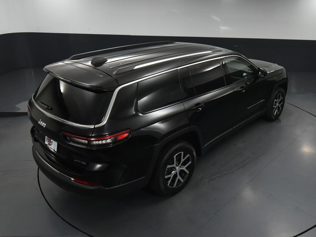 Vehicle image 9 of 66