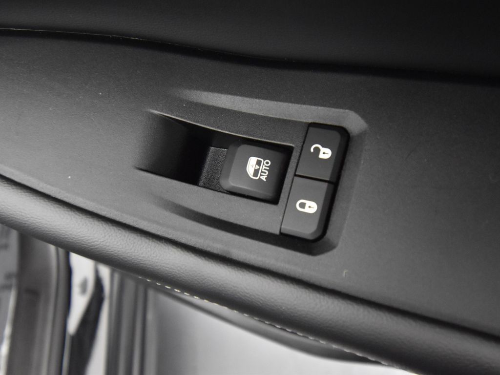 Vehicle image 60 of 66