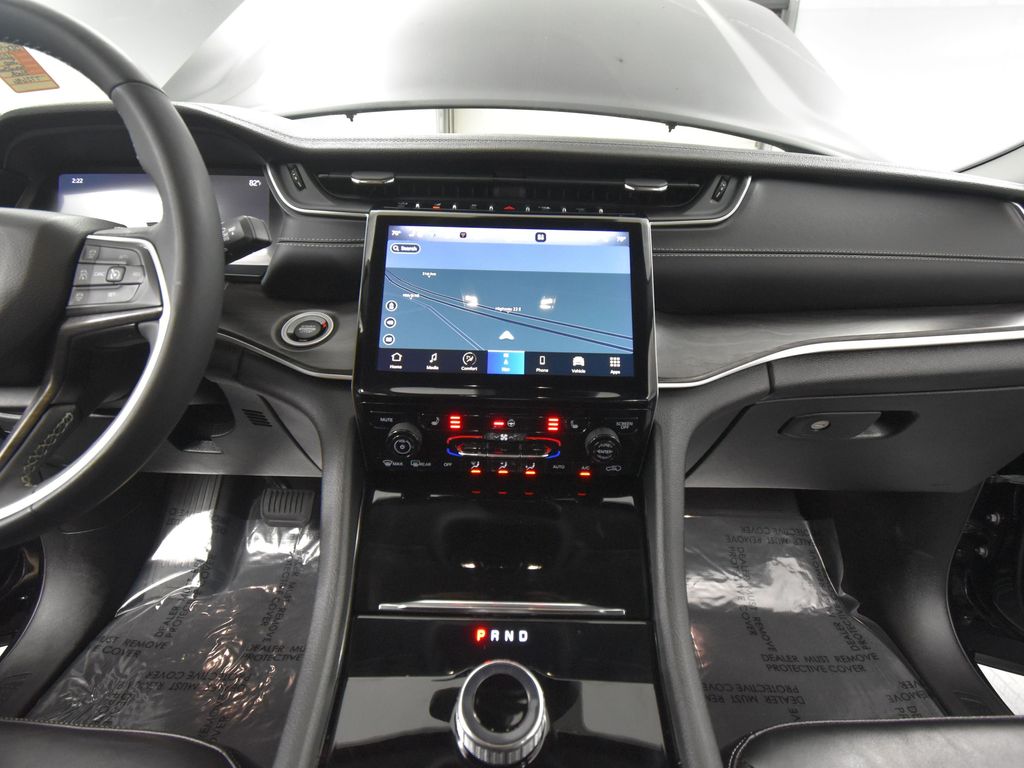 Vehicle image 36 of 66