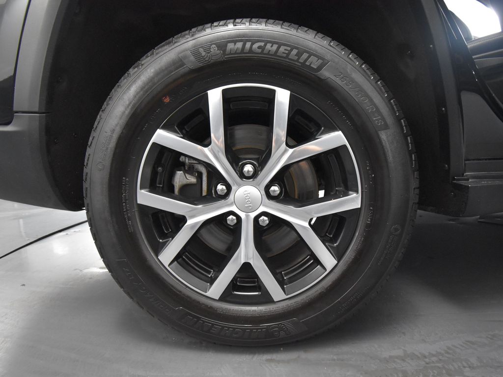 Vehicle image 21 of 66