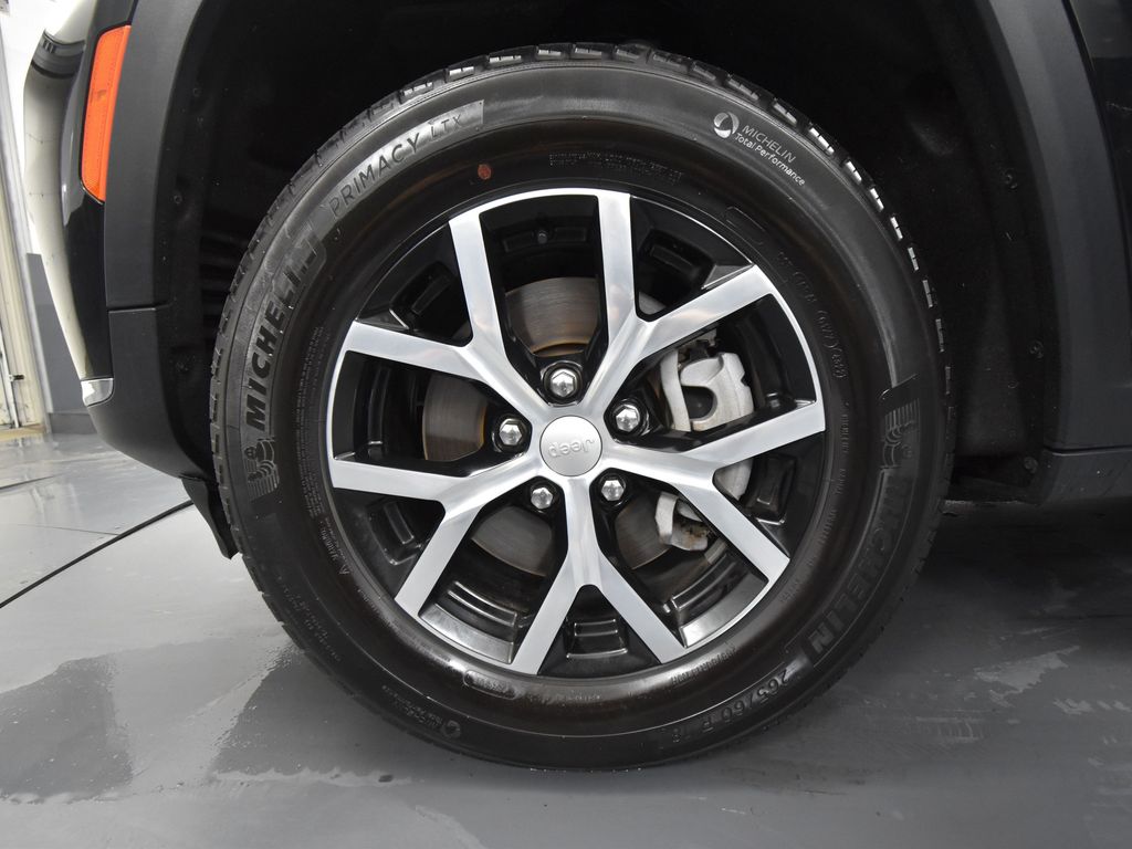Vehicle image 19 of 66
