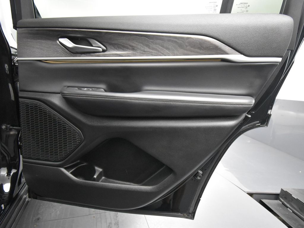 Vehicle image 46 of 66