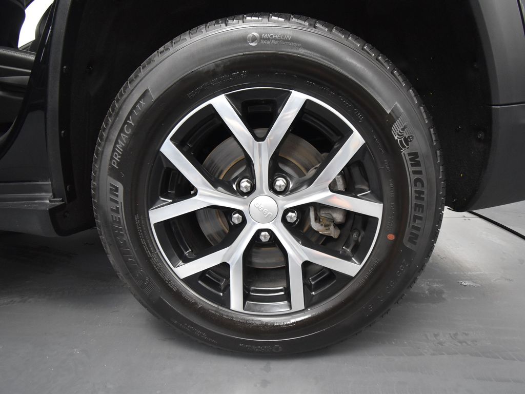 Vehicle image 20 of 66