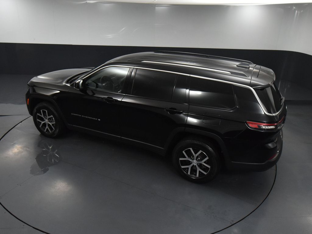 Vehicle image 13 of 66