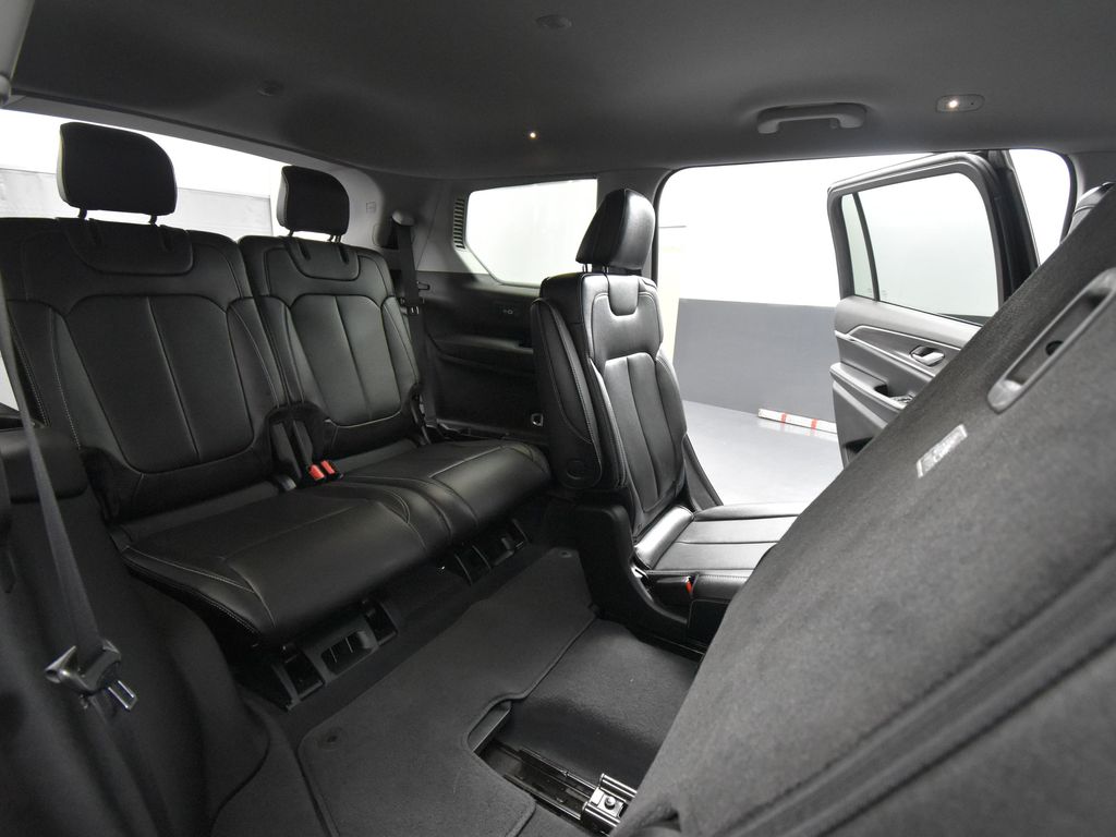 Vehicle image 26 of 66