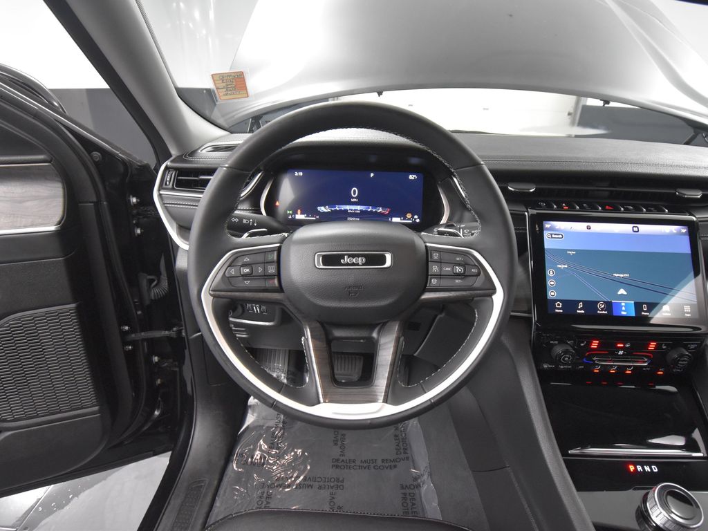Vehicle image 33 of 66