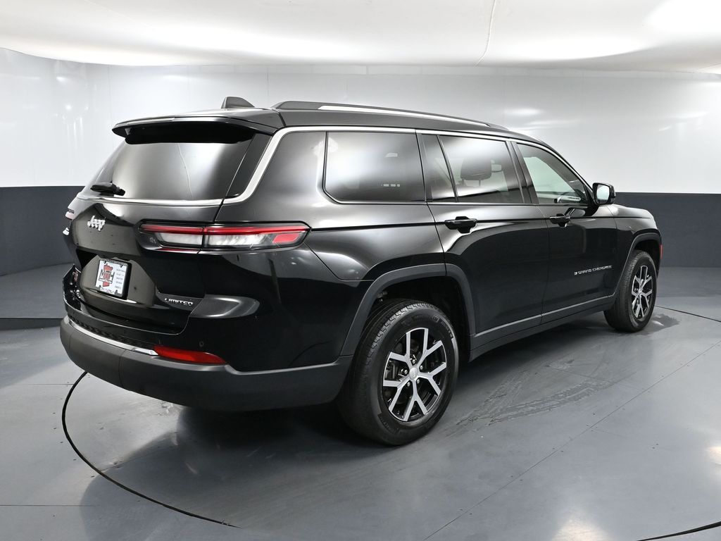 Vehicle image 8 of 66