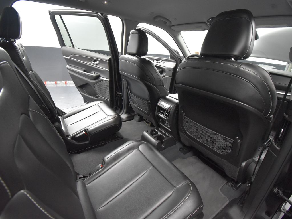Vehicle image 25 of 66