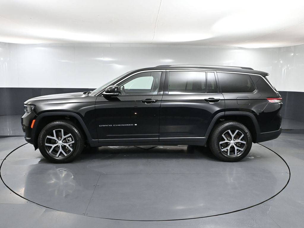 Vehicle image 17 of 66
