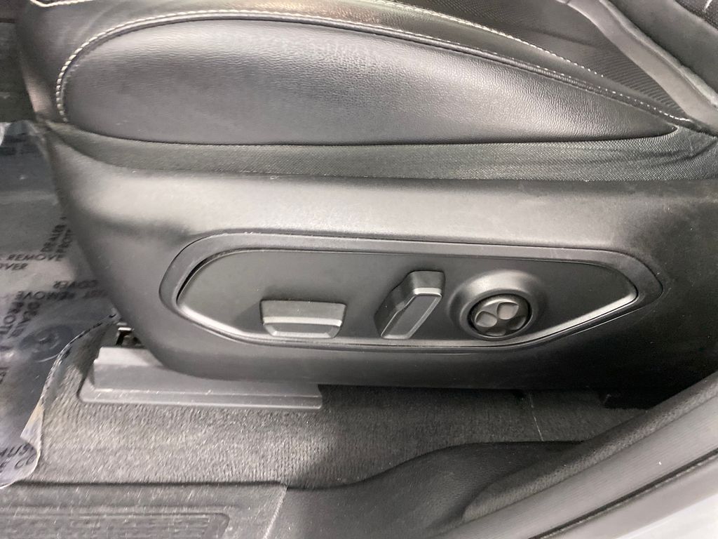Vehicle image 8 of 45