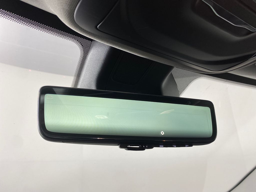 Vehicle image 28 of 45
