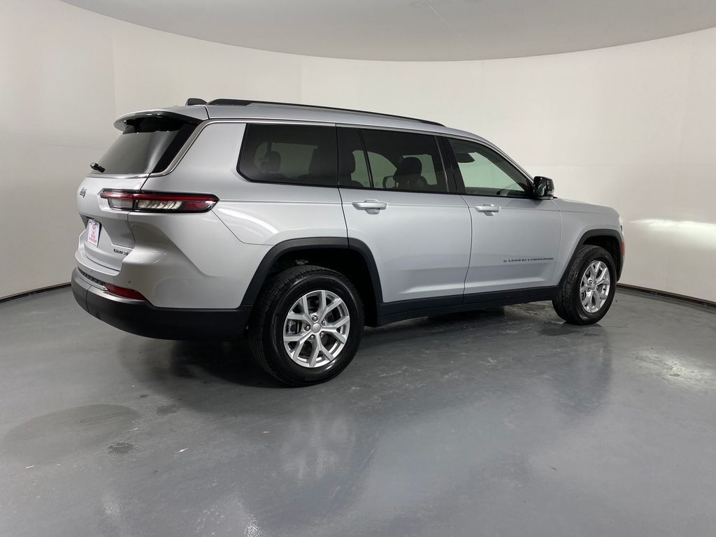 Vehicle image 4 of 45