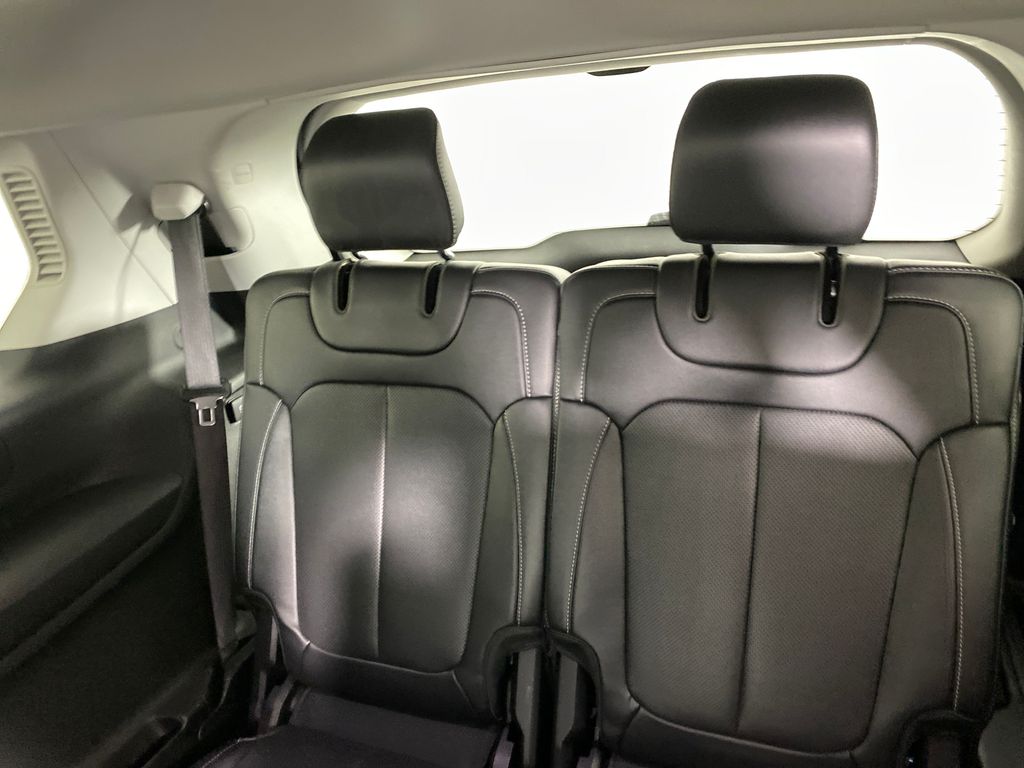Vehicle image 33 of 45