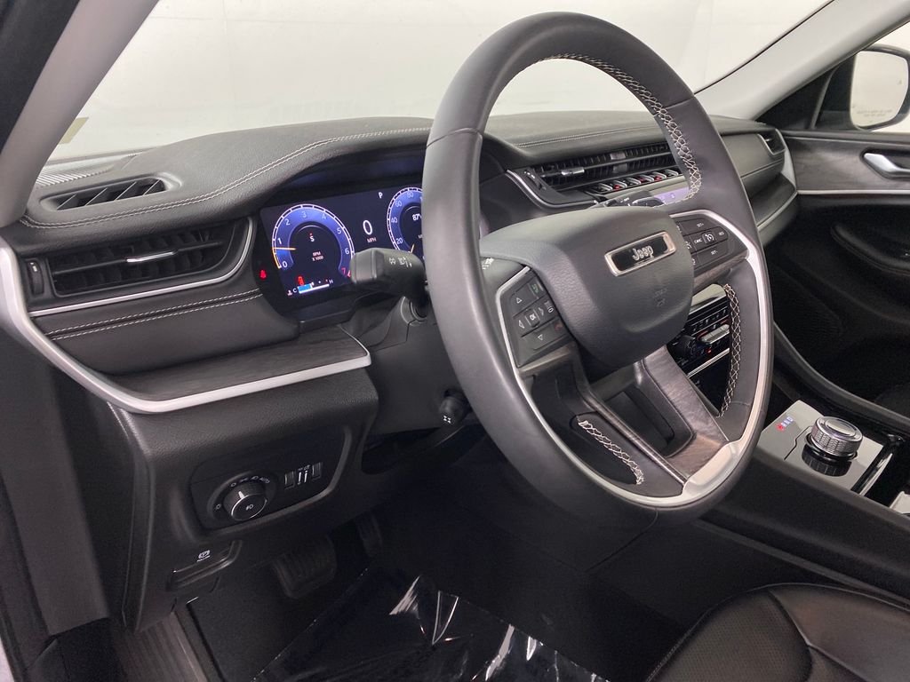 Vehicle image 10 of 45