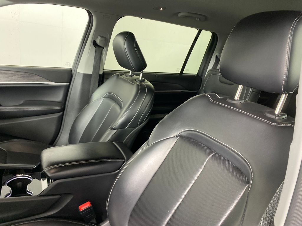 Vehicle image 9 of 45