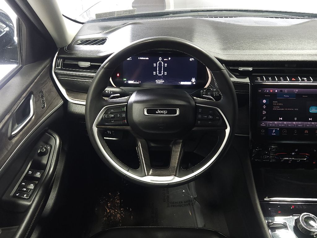 2023 Jeep Grand Cherokee L Limited Image 15 of 25