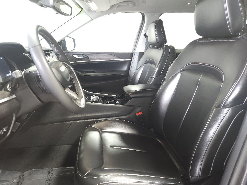 2023 Jeep Grand Cherokee L Limited Image 13 of 25