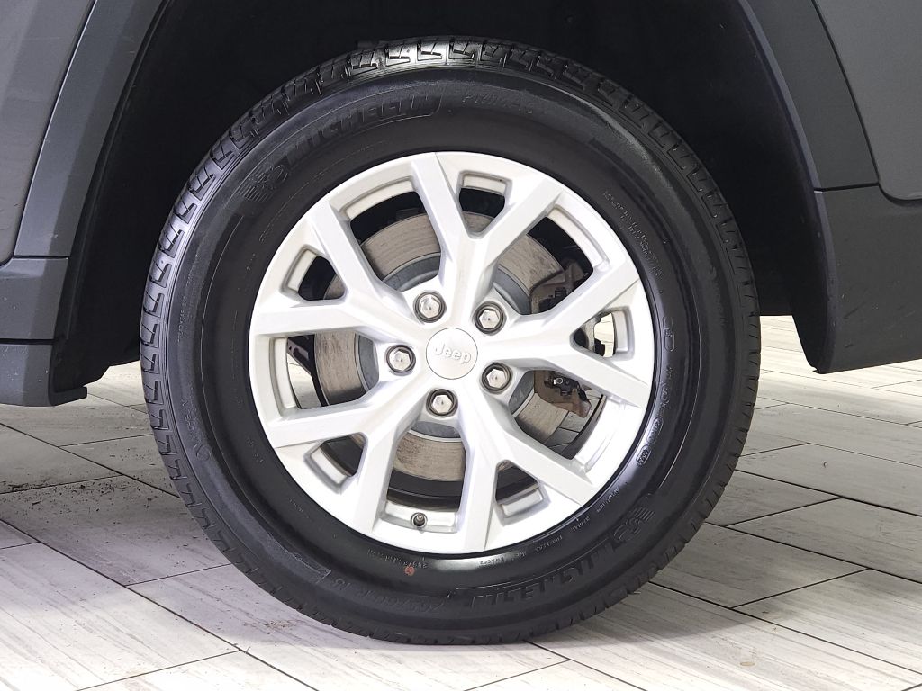 2023 Jeep Grand Cherokee L Limited Image 9 of 25