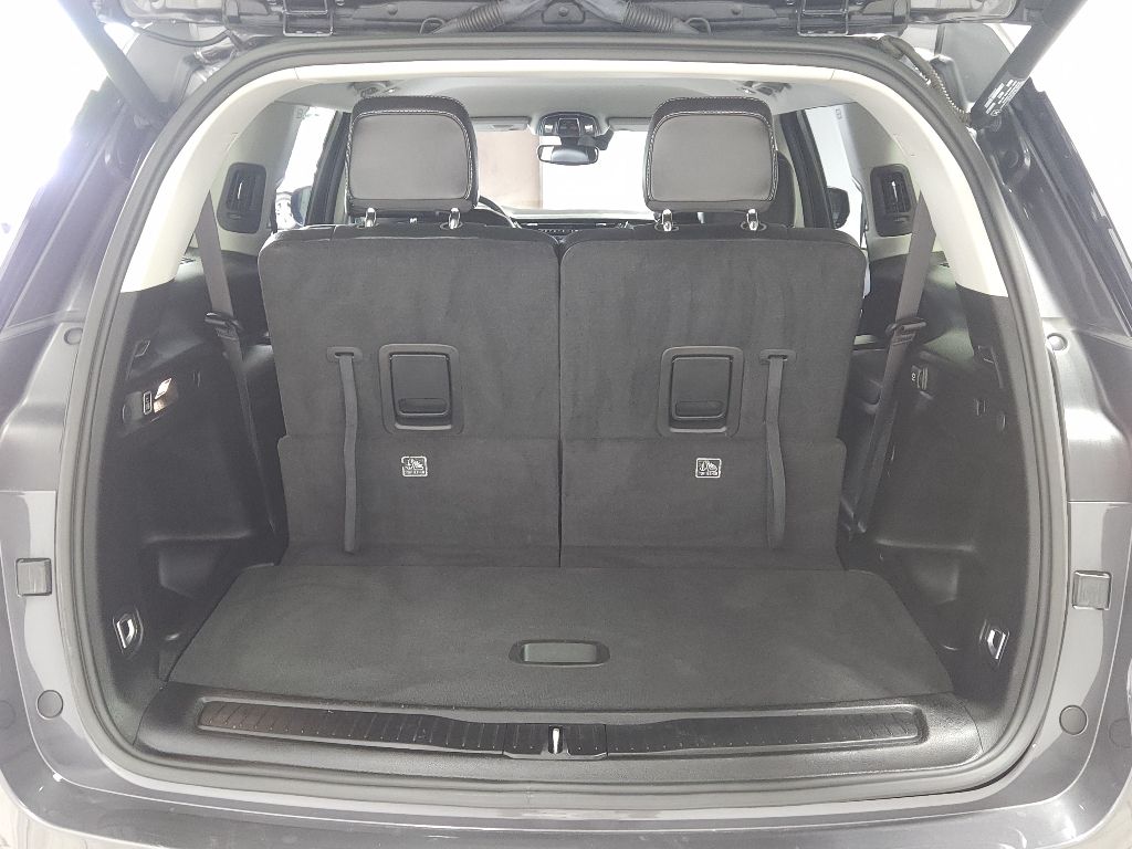 2023 Jeep Grand Cherokee L Limited Image 10 of 25