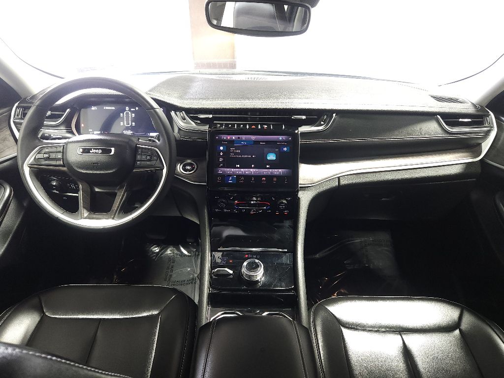 2023 Jeep Grand Cherokee L Limited Image 14 of 25