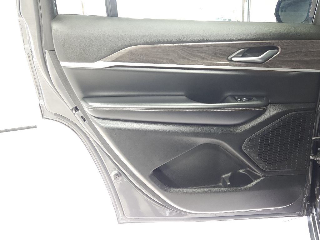 2023 Jeep Grand Cherokee L Limited Image 21 of 25