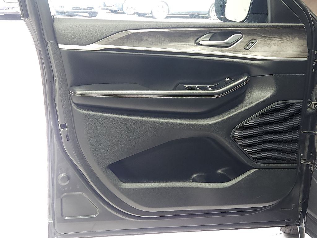 2023 Jeep Grand Cherokee L Limited Image 22 of 25