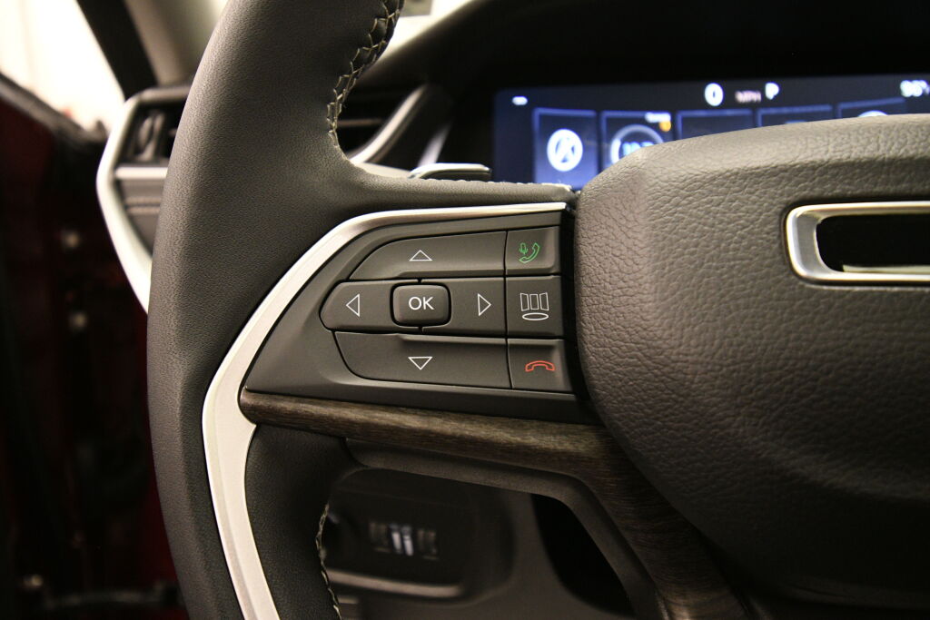 Vehicle image 29 of 32