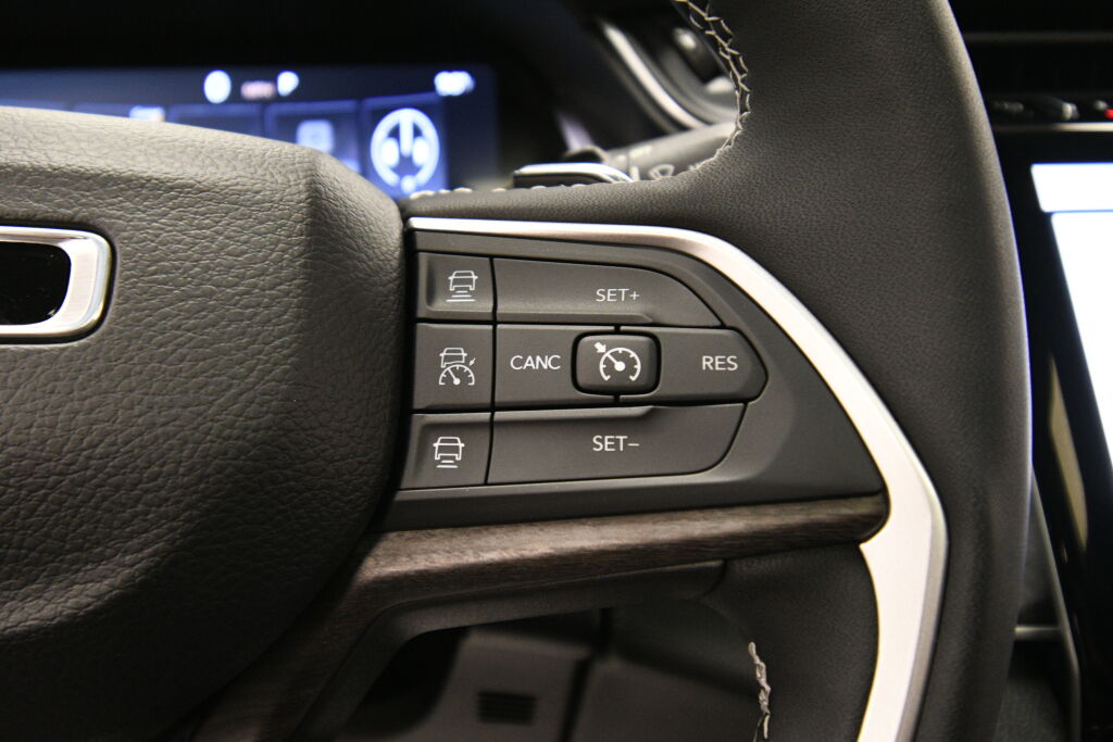 Vehicle image 31 of 32