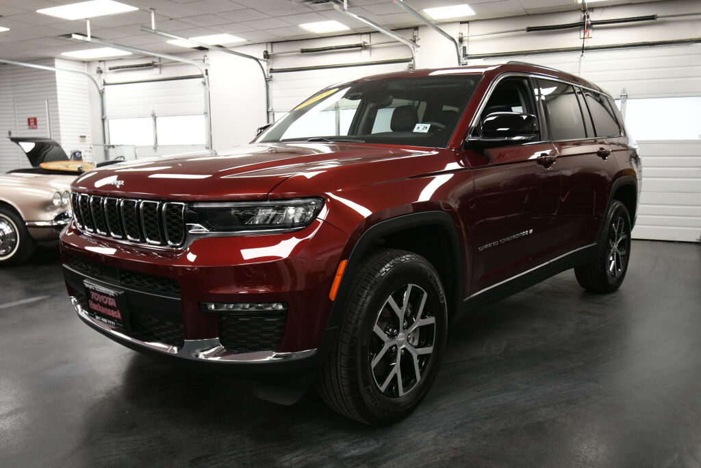 Vehicle image 1 of 32