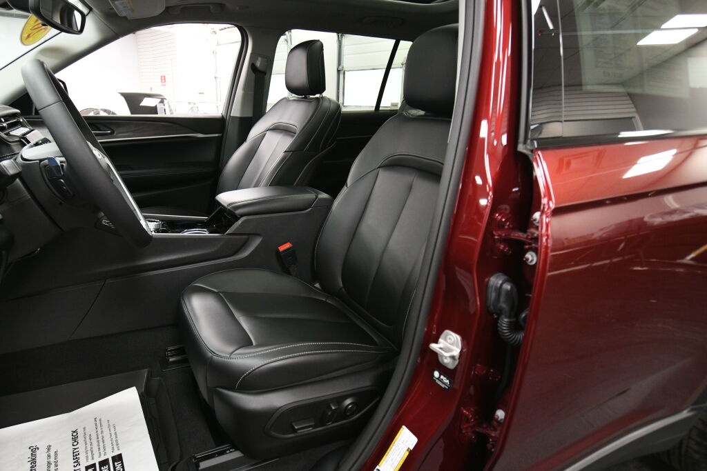 Vehicle image 11 of 32