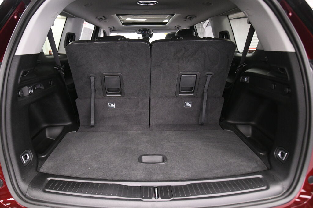 Vehicle image 10 of 32